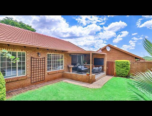 2 BEDROOM TOWNHOUSE FOR SALE IN HIGHVELD